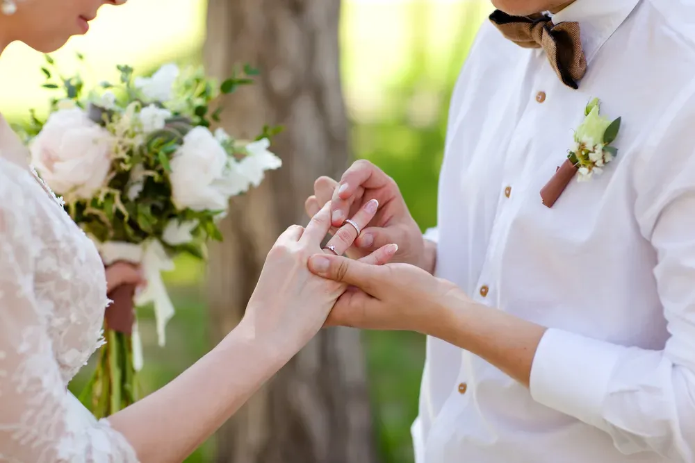 Czy należy się urlop okolicznościowy na ślub dziecka? Sprawdź zasady