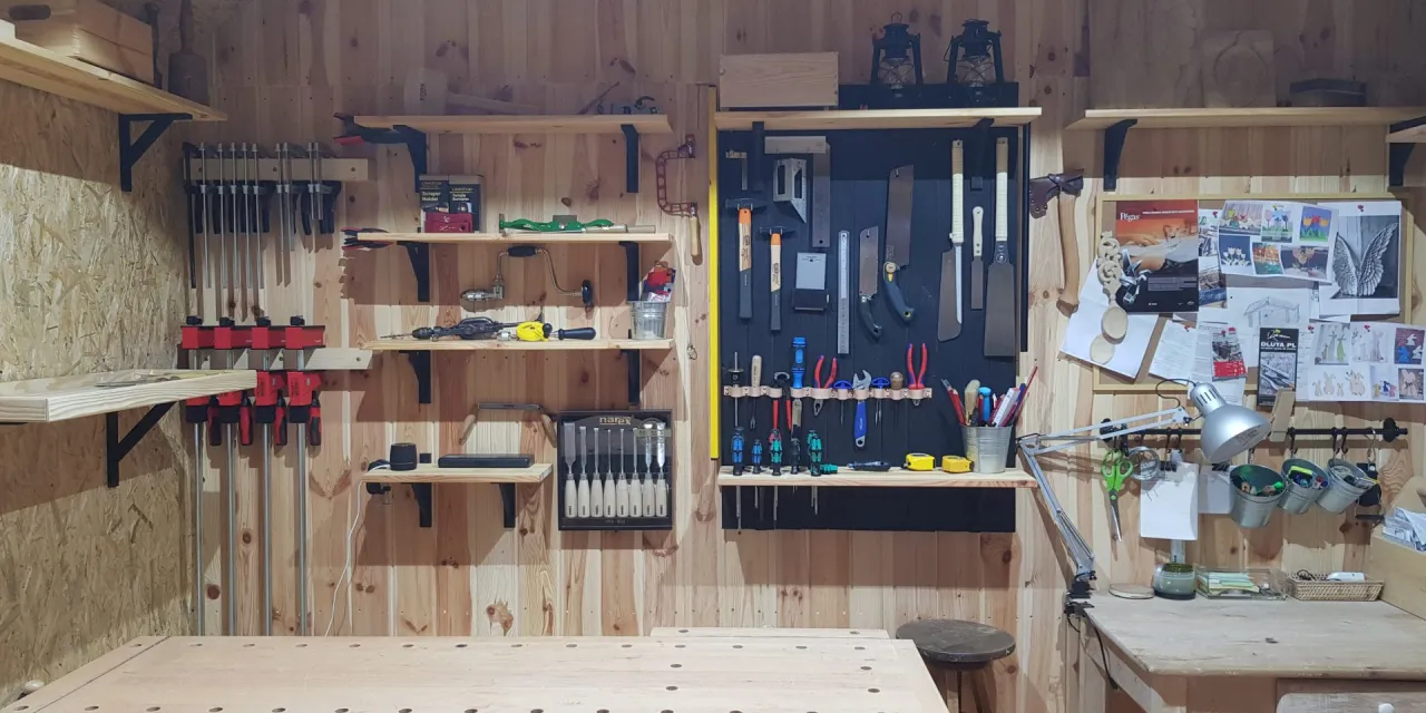 Jak urządzić warsztat stolarski: praktyczne porady i niezbędne narzędzia