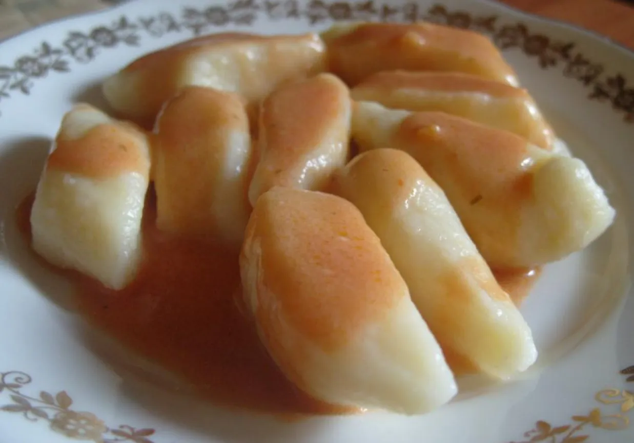 Domowe kopytka z szybkim sosem pomidorowym - pyszny przepis na obiad