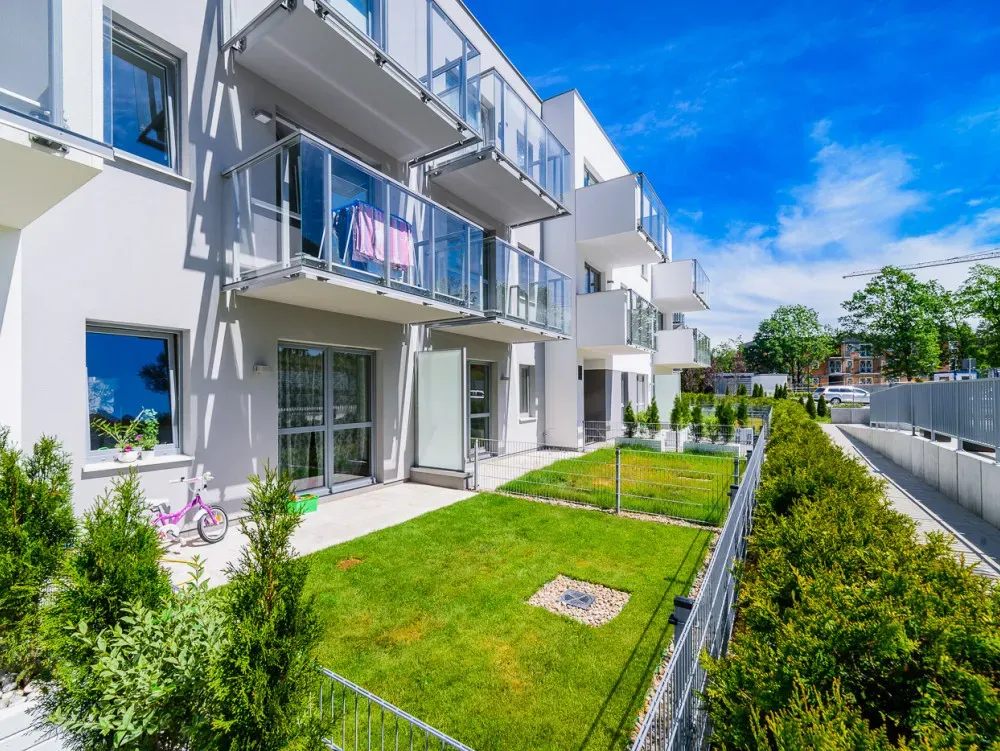 Czy warto wykupić grunt pod swoim mieszkaniem w bloku? Sprawdź ryzyka i korzyści