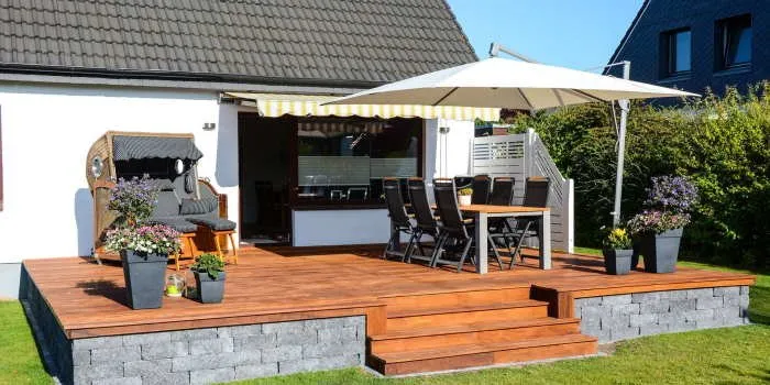 Jak zrobić taras ze schodami: uniknij najczęstszych błędów w budowie