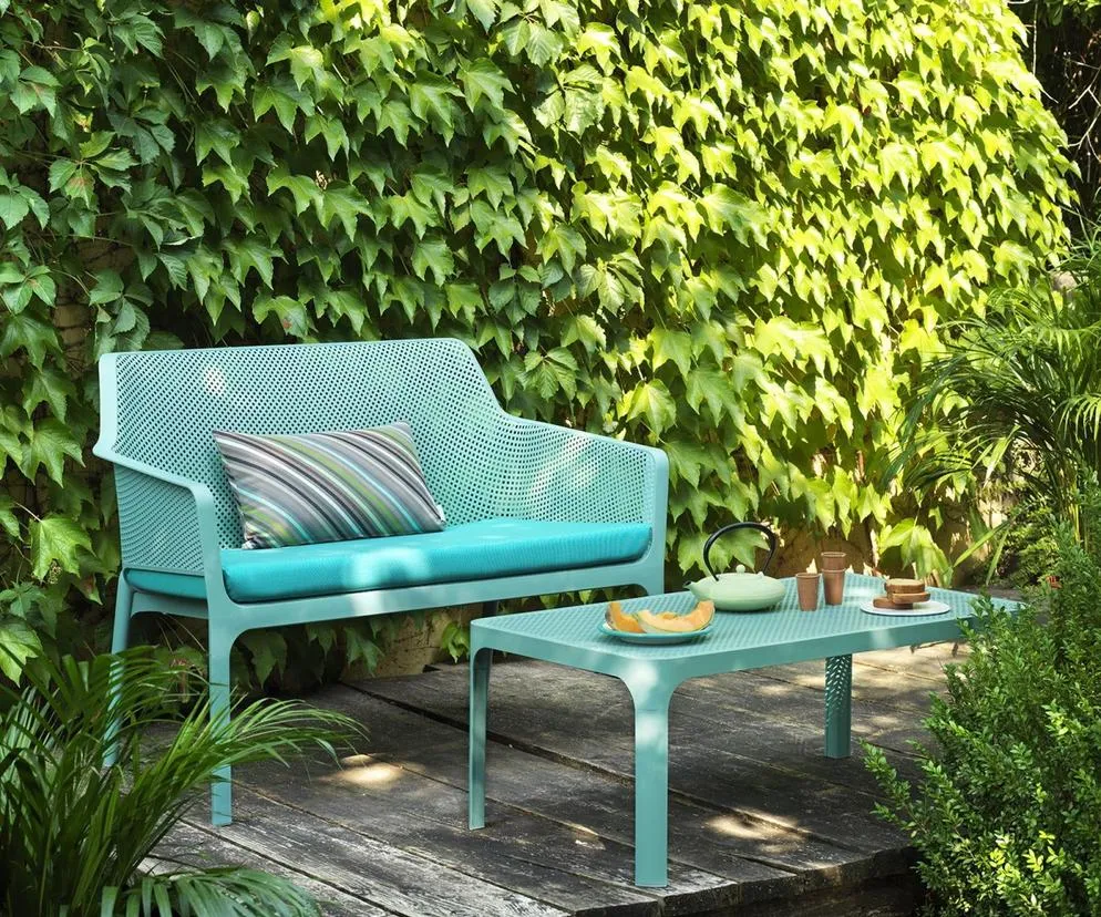 Skuteczne sposoby na to, czym wyczyścić plastikowe meble ogrodowe