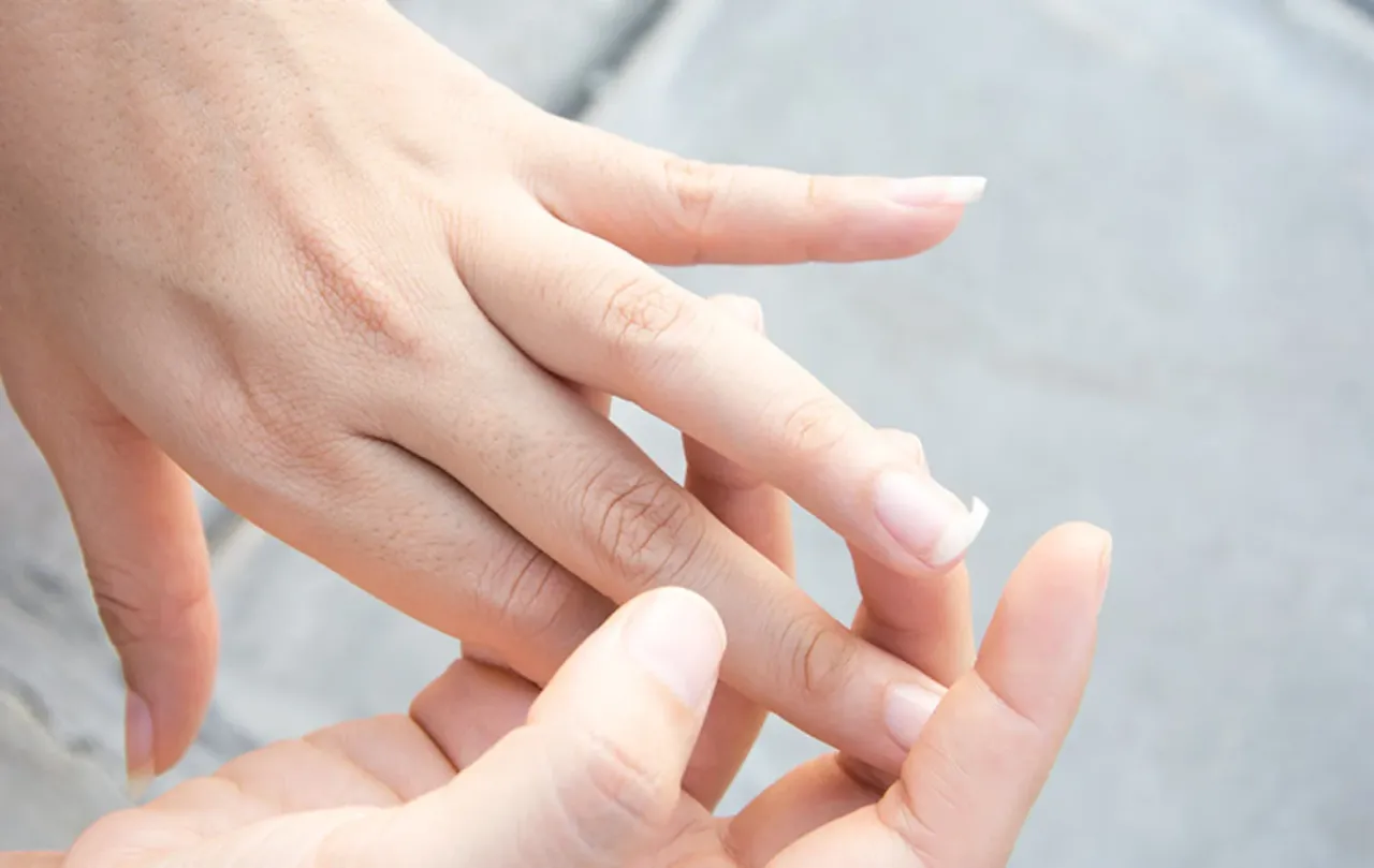 Manicure tytanowy pęka? Poznaj przyczyny i rozwiązania!