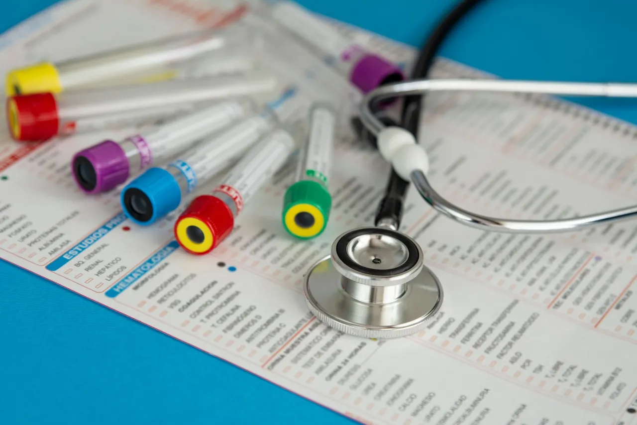 Krzywa cukrowa skutki uboczne – czego się obawiać przed badaniem?