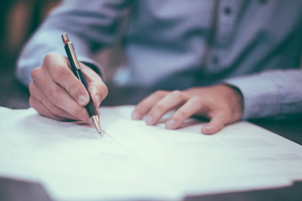 Czy sąd zawiadamia o odrzuceniu spadku? Sprawdź, co musisz wiedzieć