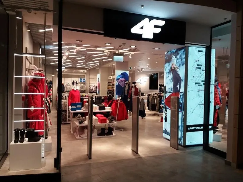 4F Złote Tarasy - Sprawdź, na którym poziomie znajdziesz sklep