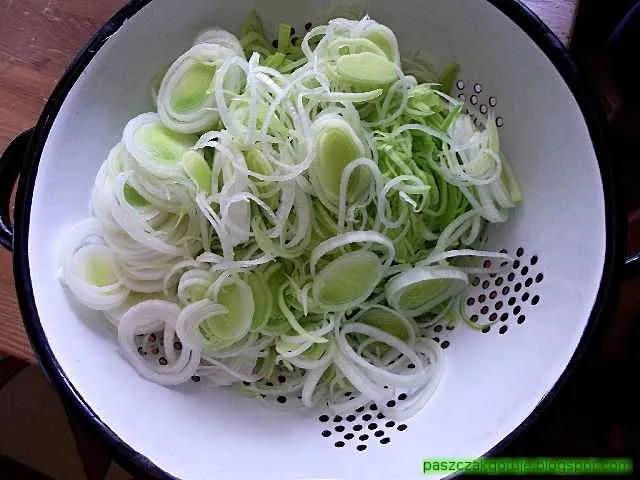 Por do sałatki: Sparzyć czy nie? Odkryj sekret delikatności