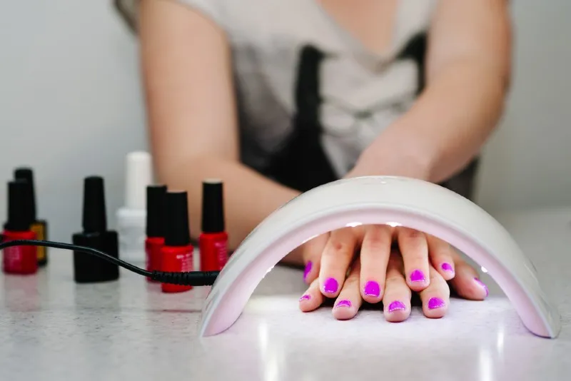 Co to są paznokcie hybrydowe? Odkryj ich zalety i zastosowanie Co to są paznokcie hybrydowe? Odkryj ich zalety i zastosowanie