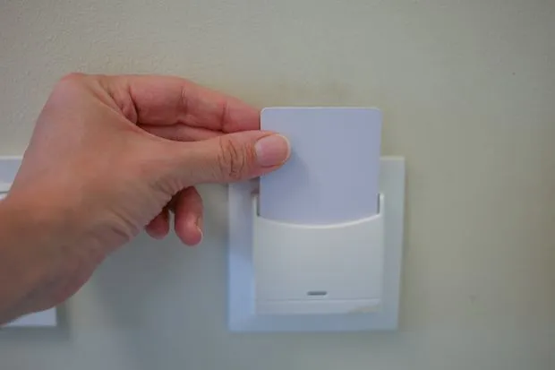 Jak wyłączyć klimatyzację w hotelu i uniknąć dyskomfortu w pokoju