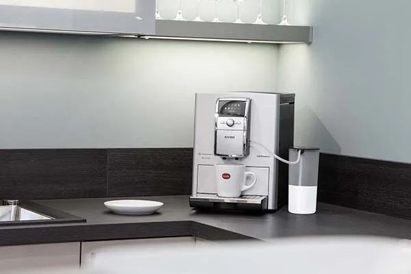 Jak odkamienić ekspres DeLonghi i uniknąć kosztownych napraw