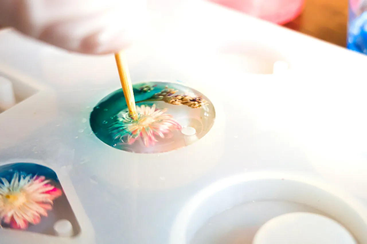 Jak zrobić ozdoby z żywicy epoksydowej - unikaj najczęstszych błędów