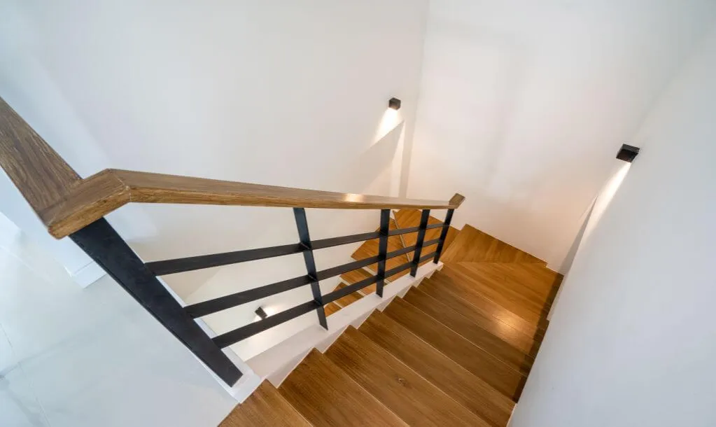 Tanie sposoby na piękne schody: oszczędź nawet 70% kosztów remontu