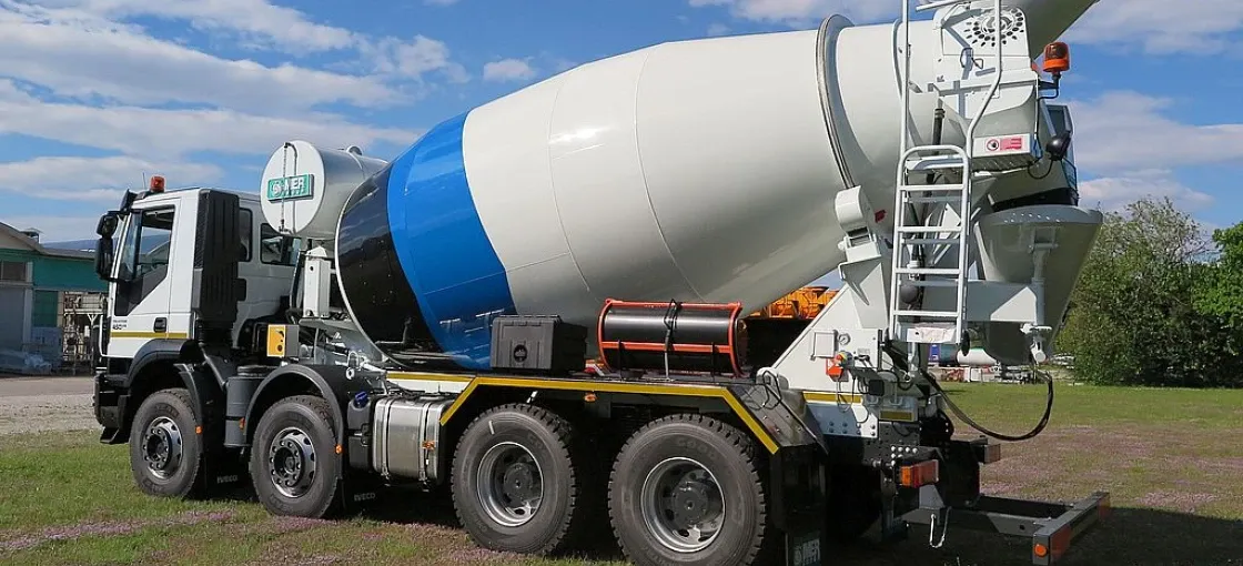 Beton z gruszki czy betoniarki - co wybrać, aby zaoszczędzić?