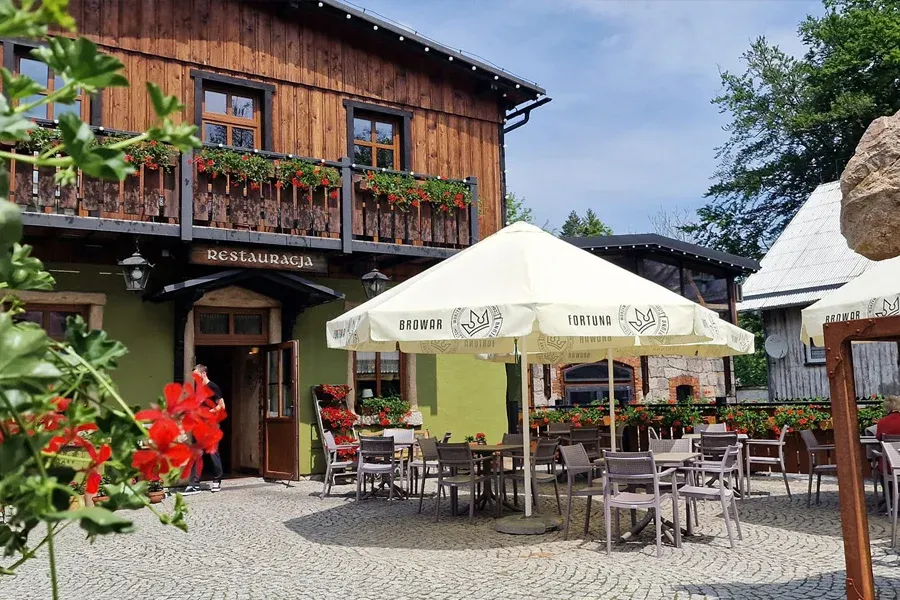 Gdzie zjeść w Szklarskiej Porębie? Odkryj najlepsze lokale gastronomiczne