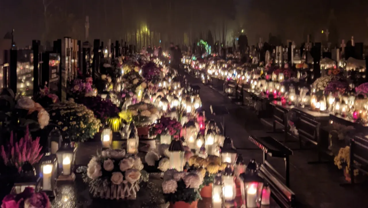 Czy można przynosić rzeczy z cmentarza do domu? Etyka i przesądy