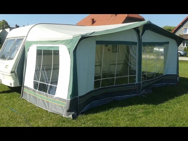 Jak rozłożyć namiot do przyczepy kempingowej bez zbędnych problemów