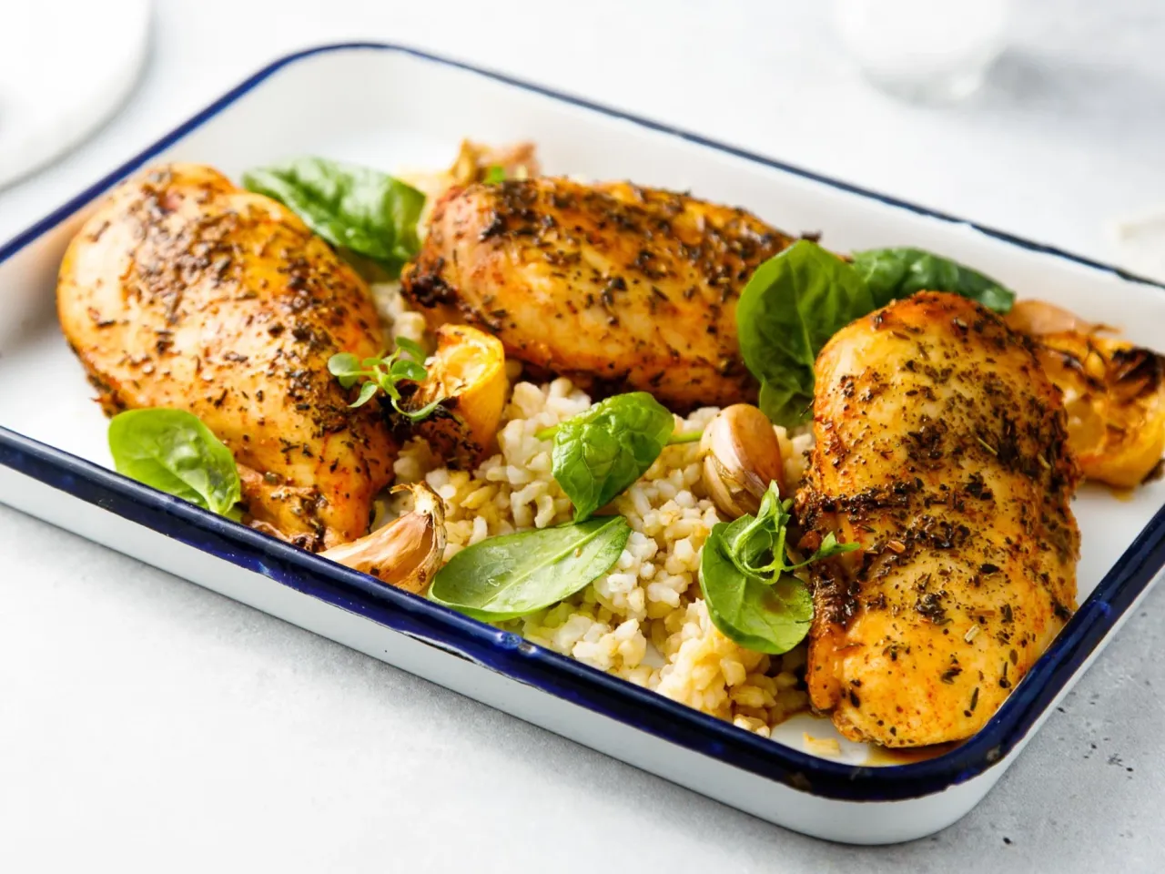 Najlepsze pomysły na marynaty do piersi z kurczaka, które zachwycą