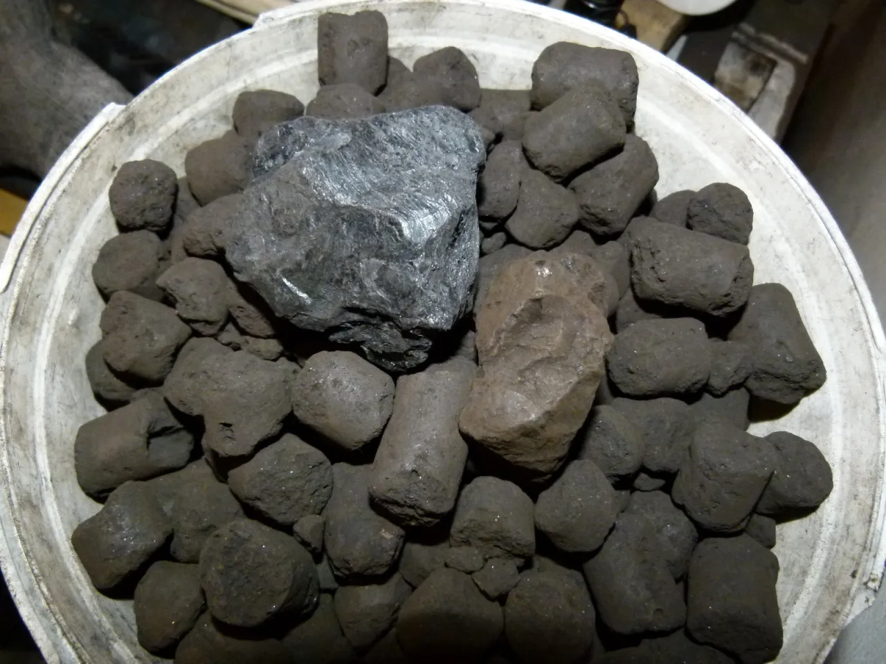 Jaki węgiel do pieca z nadmuchem: najlepszy wybór dla efektywnego ogrzewania