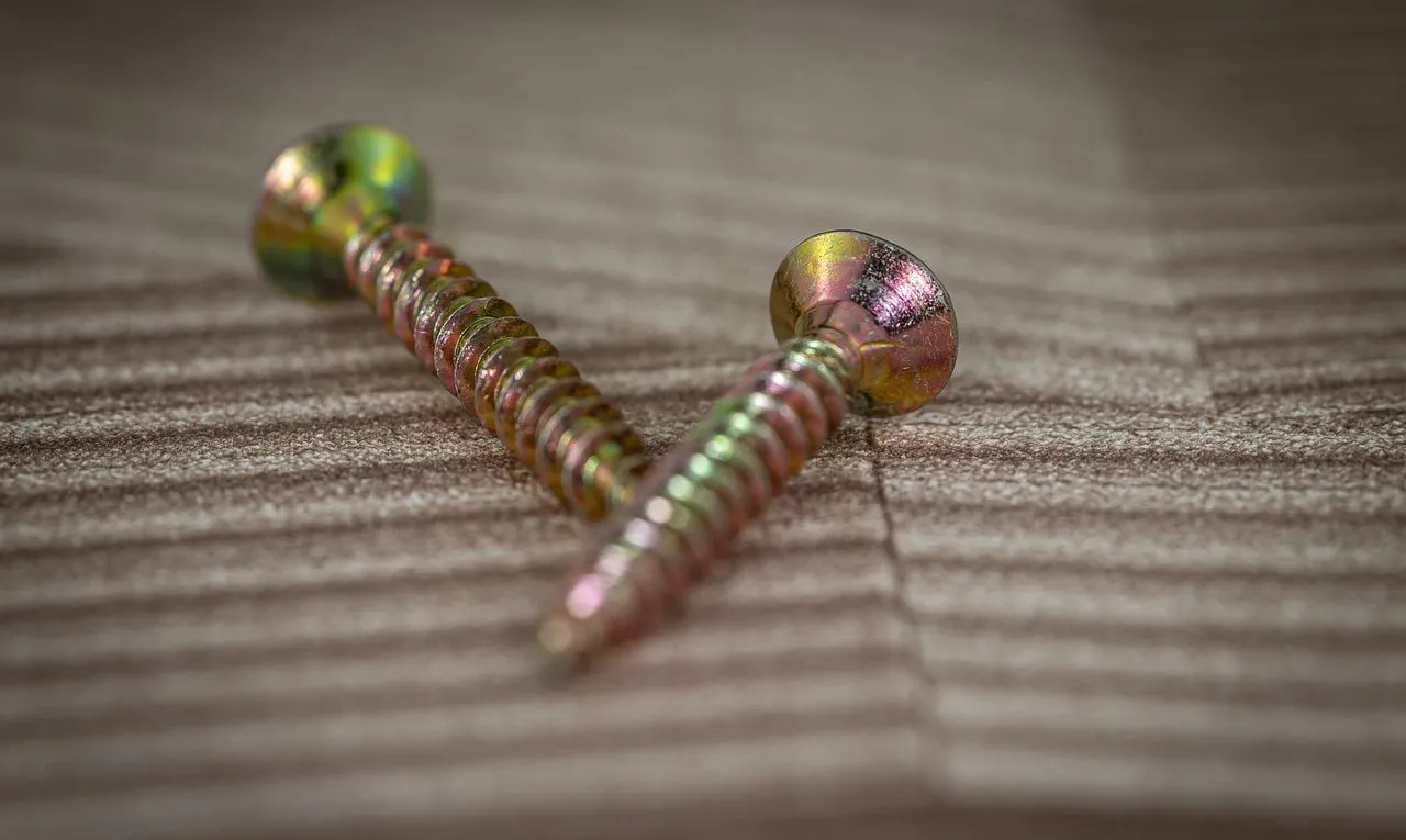 Jakie wkręty do łat i kontrłat wybrać, aby uniknąć problemów? Jakie wkręty do łat i kontrłat wybrać, aby uniknąć problemów?