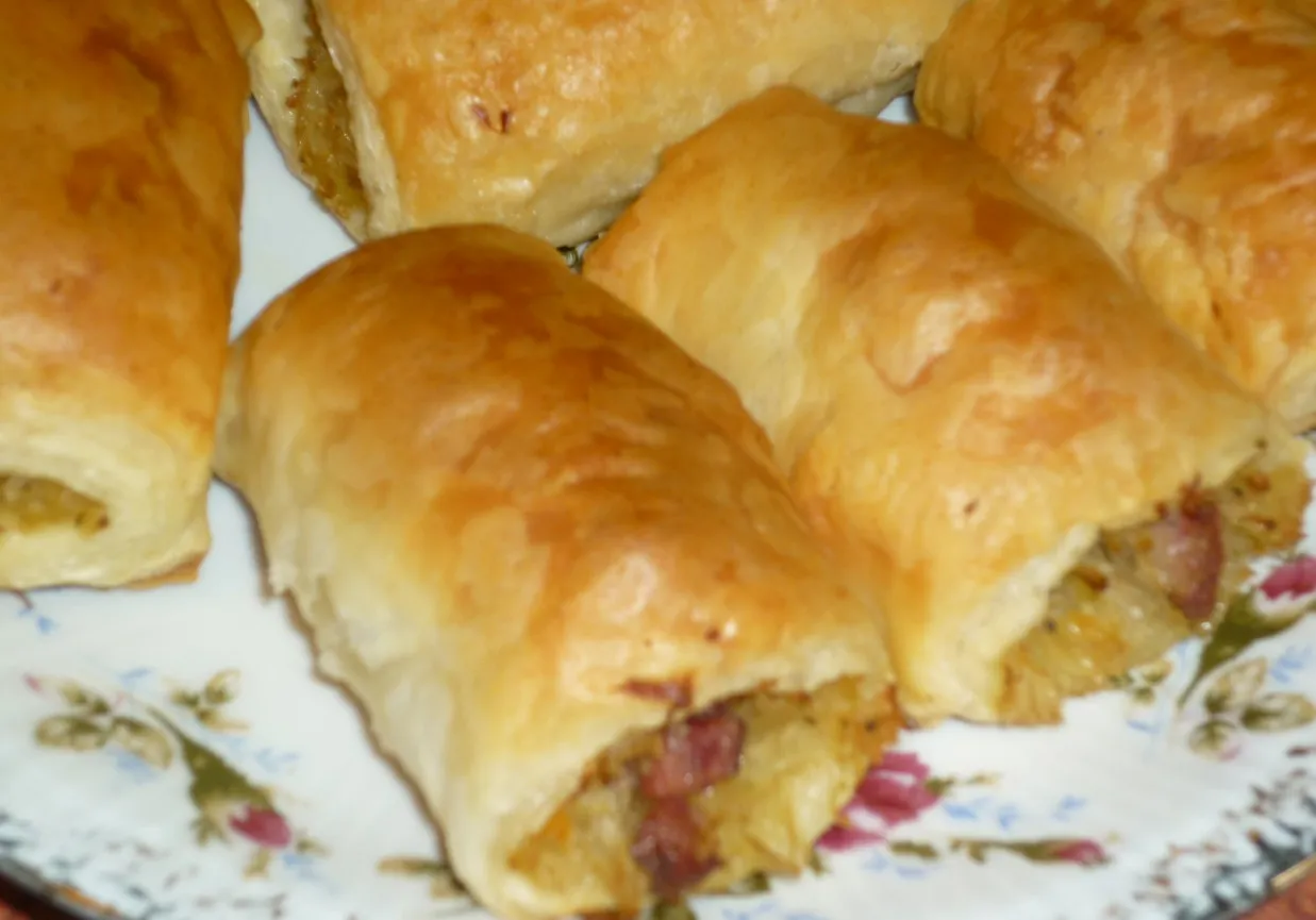 Pyszne kapuśniaczki z ciasta francuskiego – łatwy przepis krok po kroku