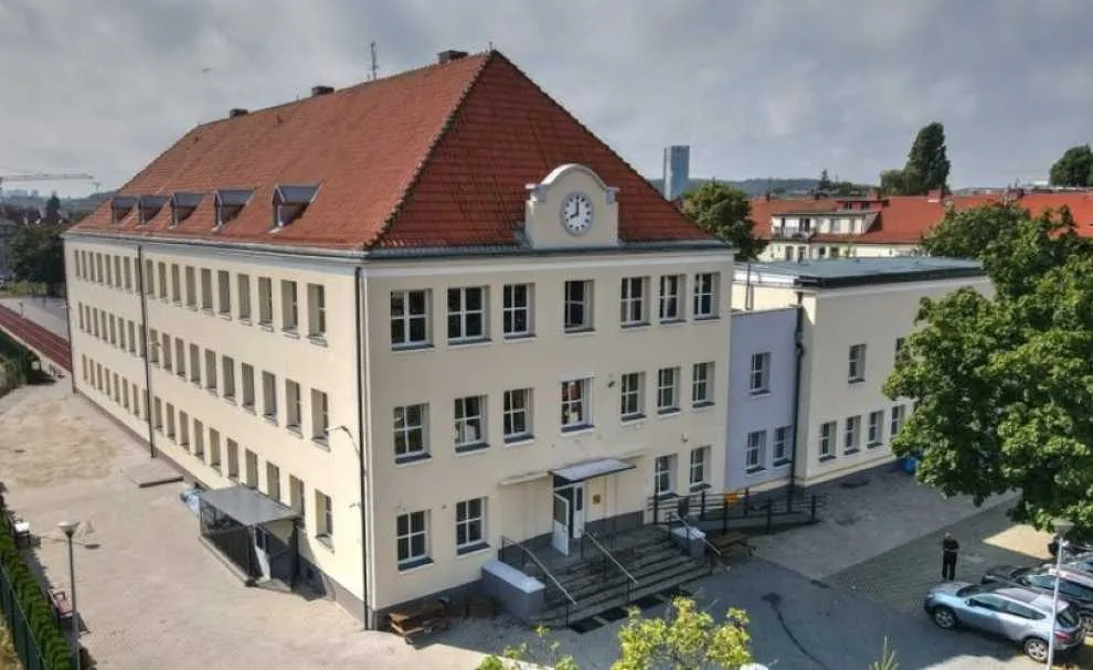 Czym jest placówka oświatowa? Definicja i rodzaje w Polsce