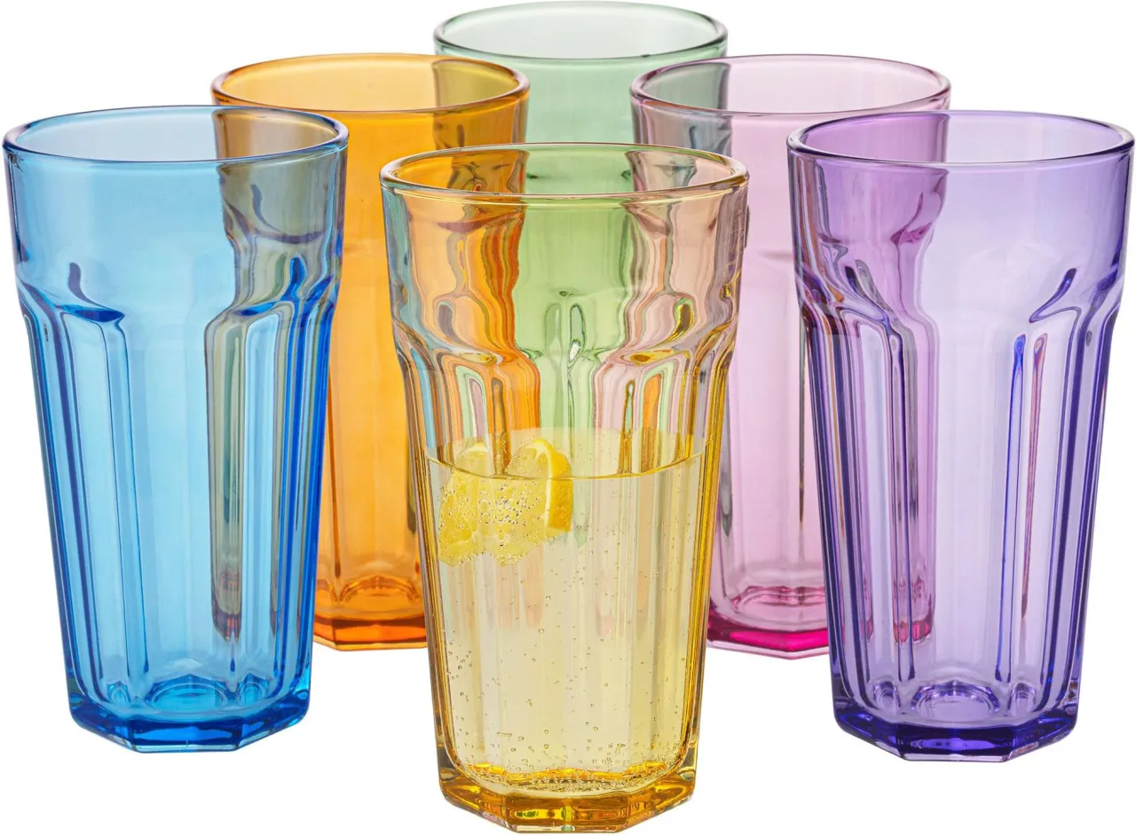 Kolorowe szklanki do napojów zimnych – idealne na każdą okazję