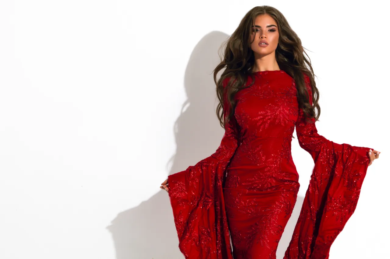 Moulin Rouge: Jak się ubrać? Elegancki dress code krok po kroku