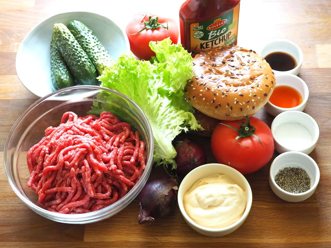 Perfekcyjny burger wołowy w domu: Przepis krok po kroku