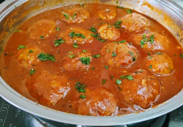 Ile gotować pulpety wieprzowe, aby były idealnie soczyste?