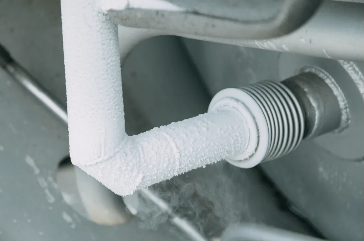 Jak ocieplić rury z wodą na zewnątrz i uniknąć zamarzania zimą