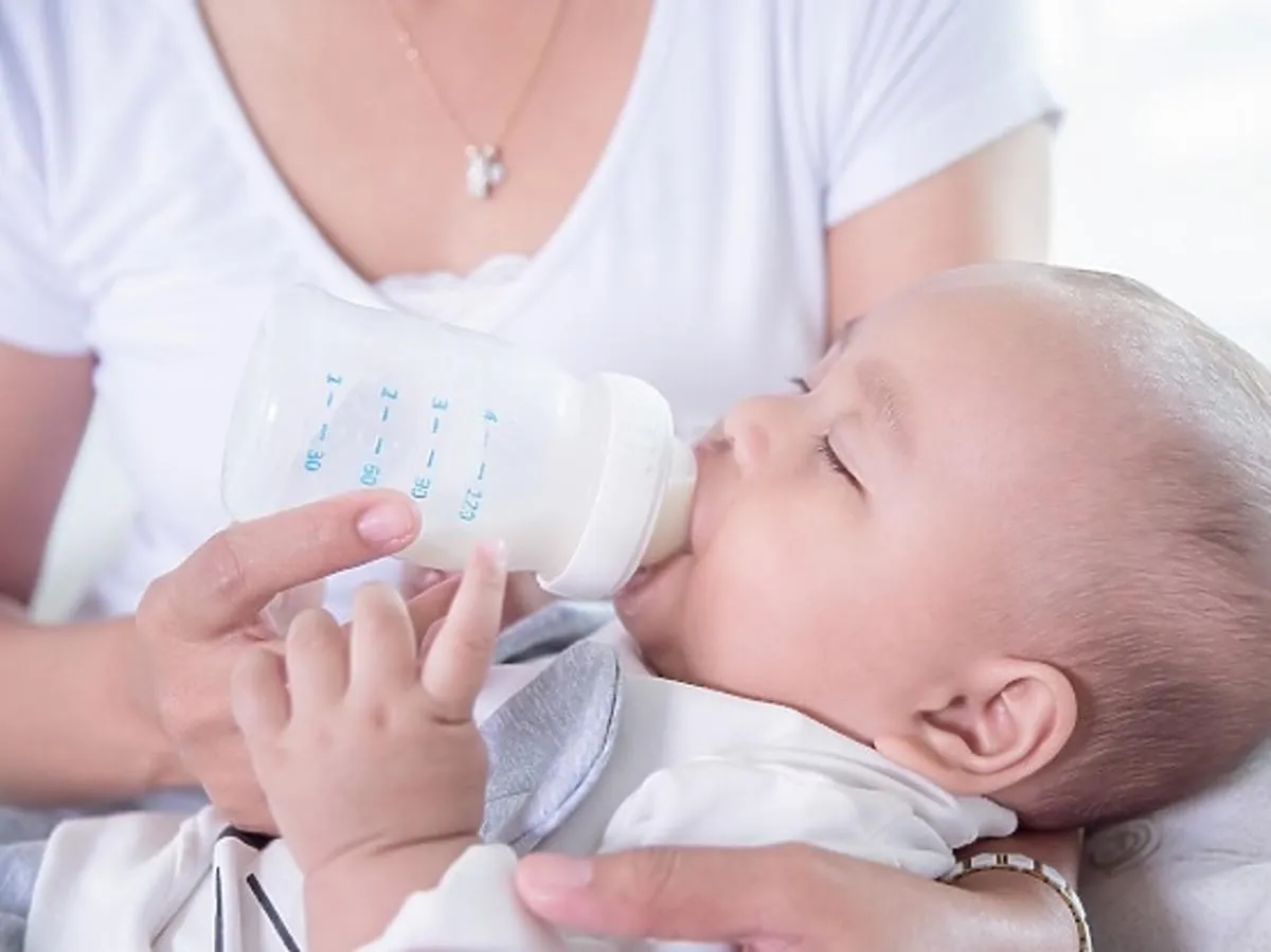 Do kiedy dziecko powinno pić mleko z butelki, aby uniknąć problemów zdrowotnych?