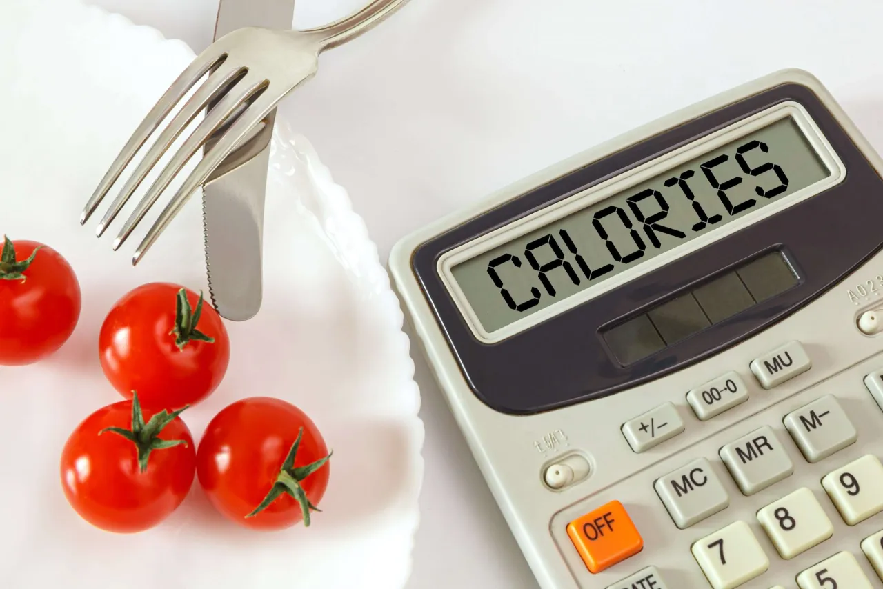 Ile kcal na diecie keto? Kluczowe informacje dla skutecznej diety