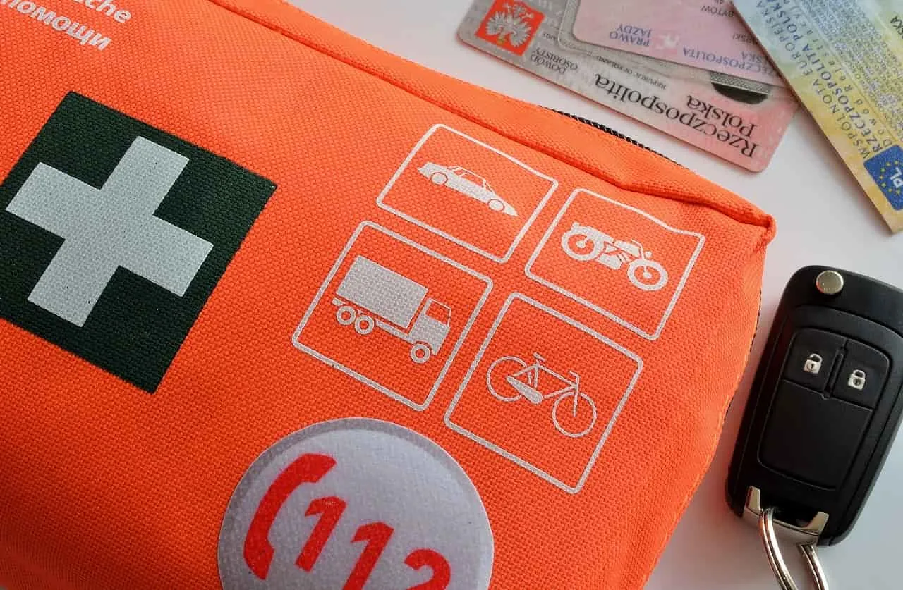 Apteczka samochodowa - co się w niej znajduje i dlaczego to ważne