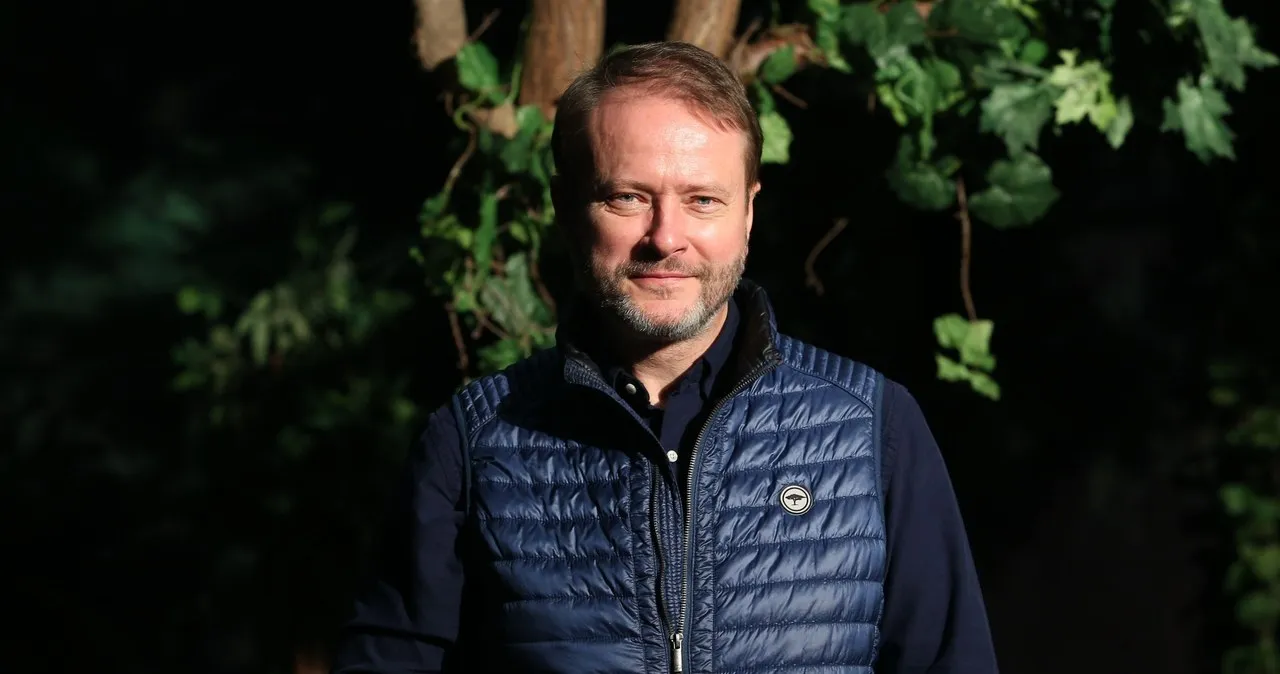 Artur Żmijewski reżyser: kontrowersje i sukcesy jego debiutu filmowego