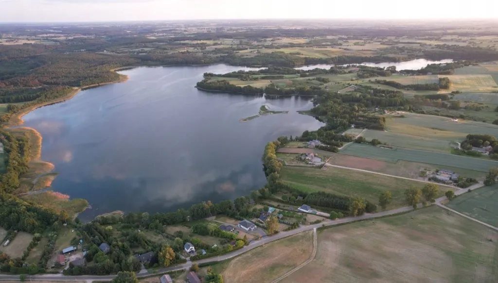 Jezioro w Żelaźnie: Ukryty raj dla wędkarzy i miłośników przyrody