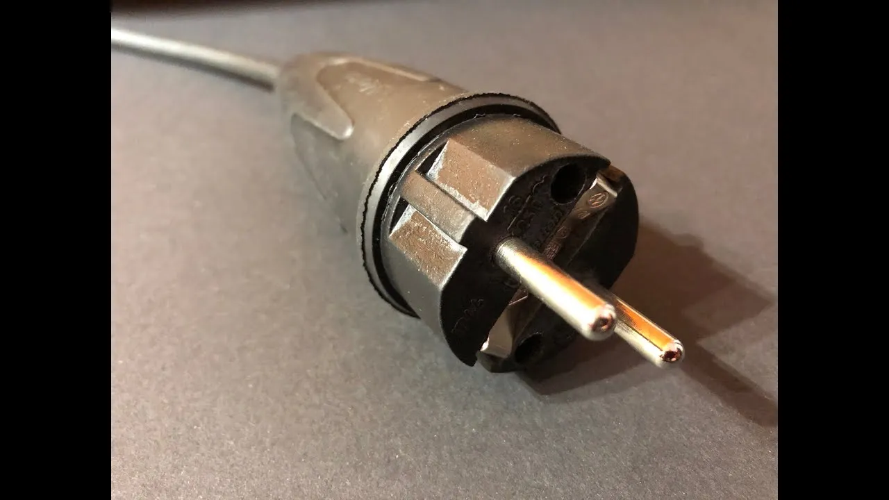 Jak podłączyć kabel dwużyłowy do wtyczki bez ryzyka uszkodzeń