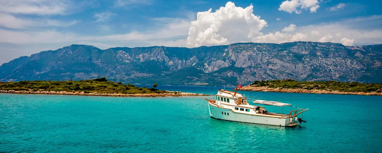 Ile trwa lot z Poznania do Turcji Antalya? Sprawdź szczegóły!