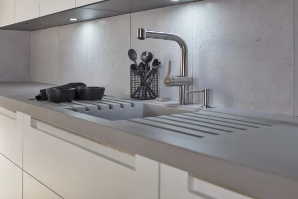 Ile waży blat kuchenny? Sprawdź, dlaczego to ważne przy wyborze