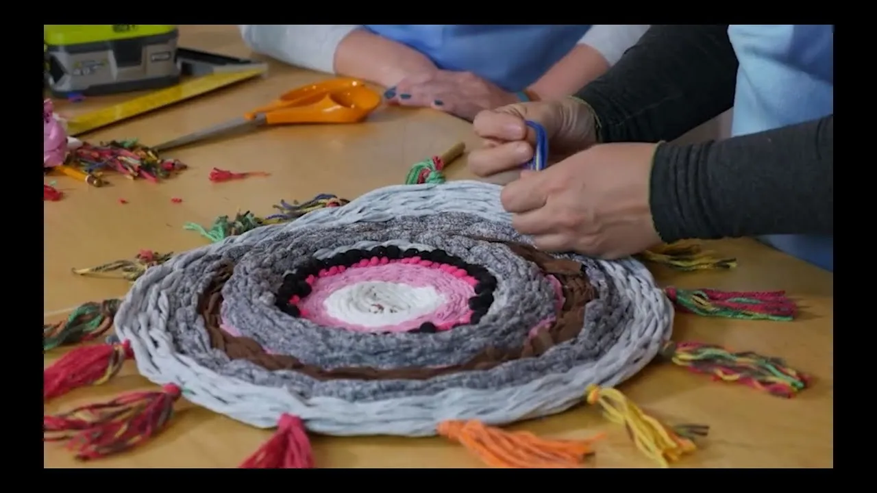 Chodnik szmaciak: jak zrobić? Drugie życie starych ubrań DIY