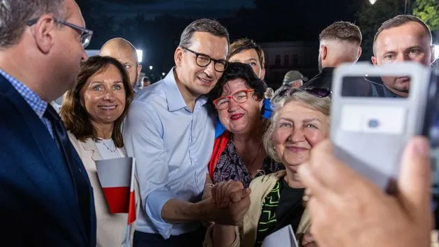 Ile lat ma premier Morawiecki? Zaskakująca informacja o jego wieku