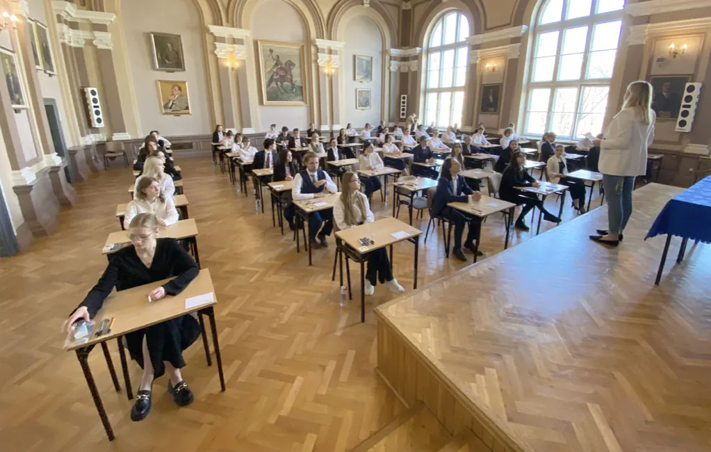 Jak wygląda matura w technikum? Poznaj kluczowe zasady i wymagania