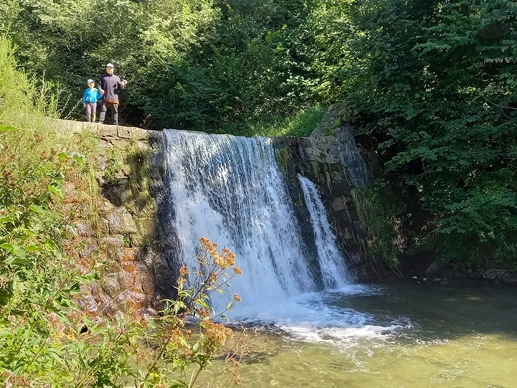 Łomnica-Zdrój atrakcje: Odkryj najpiękniejsze miejsca i szlaki
