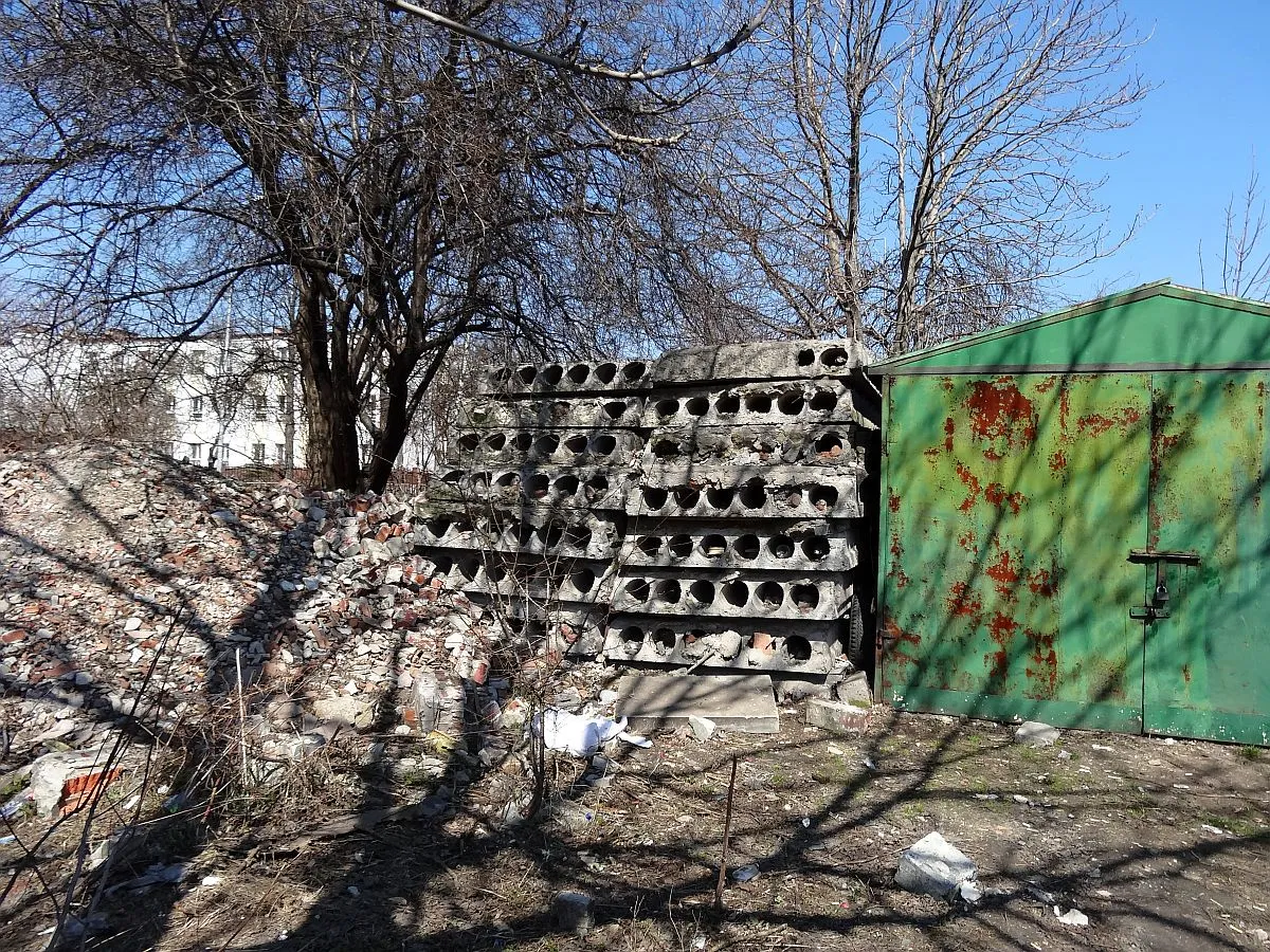 Płyta żerańska: Co to jest? Historia, budowa, wady i zalety