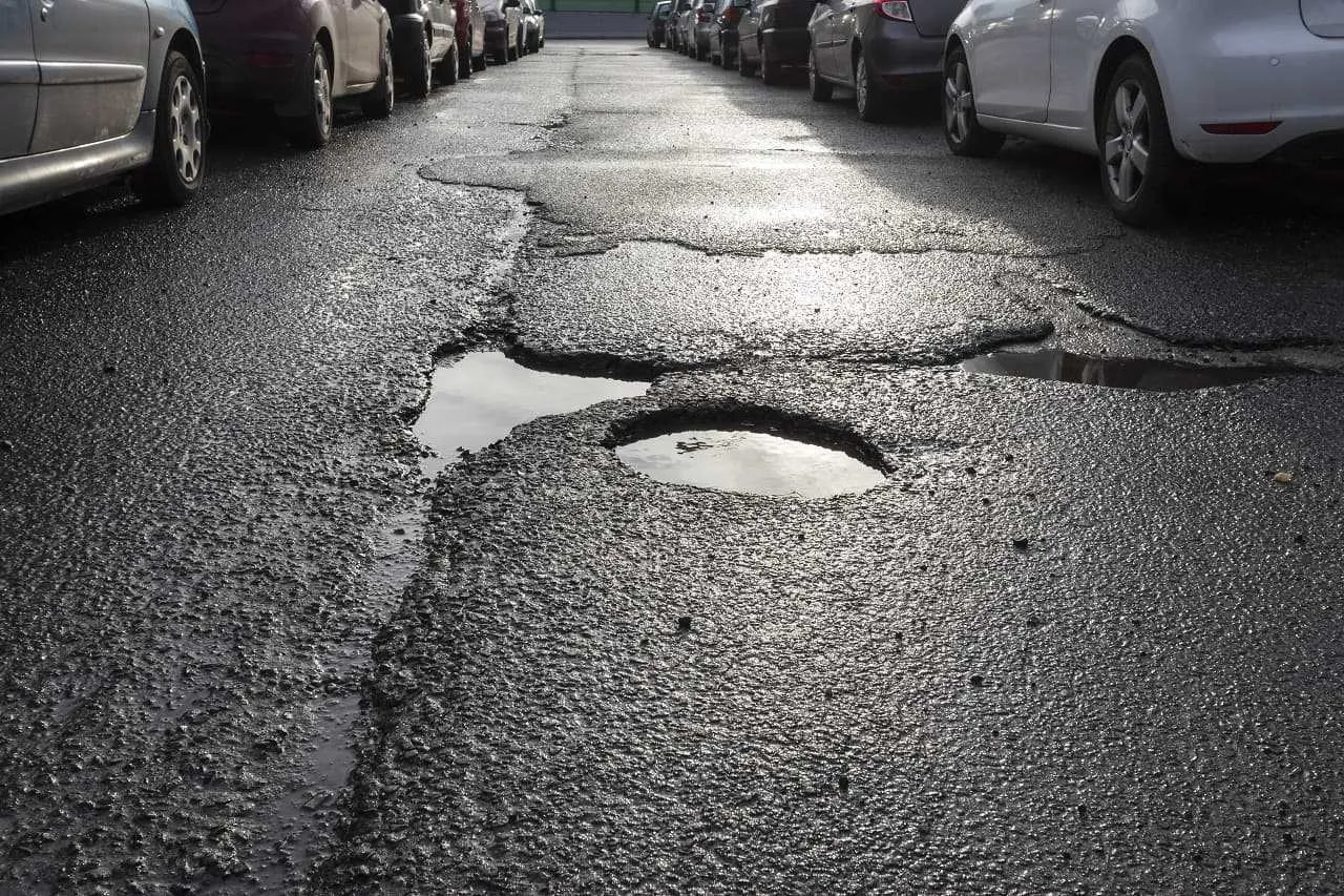 Odszkodowanie za dziurę w drodze? Zdobądź je z naszym wzorem! Odszkodowanie za dziurę w drodze? Zdobądź je z naszym wzorem!