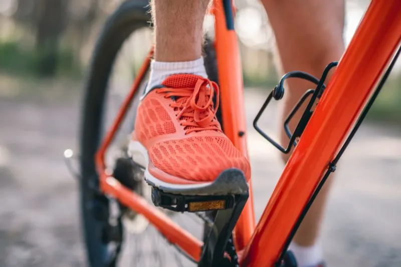 Jakie buty na rower gravel wybrać, aby uniknąć dyskomfortu?