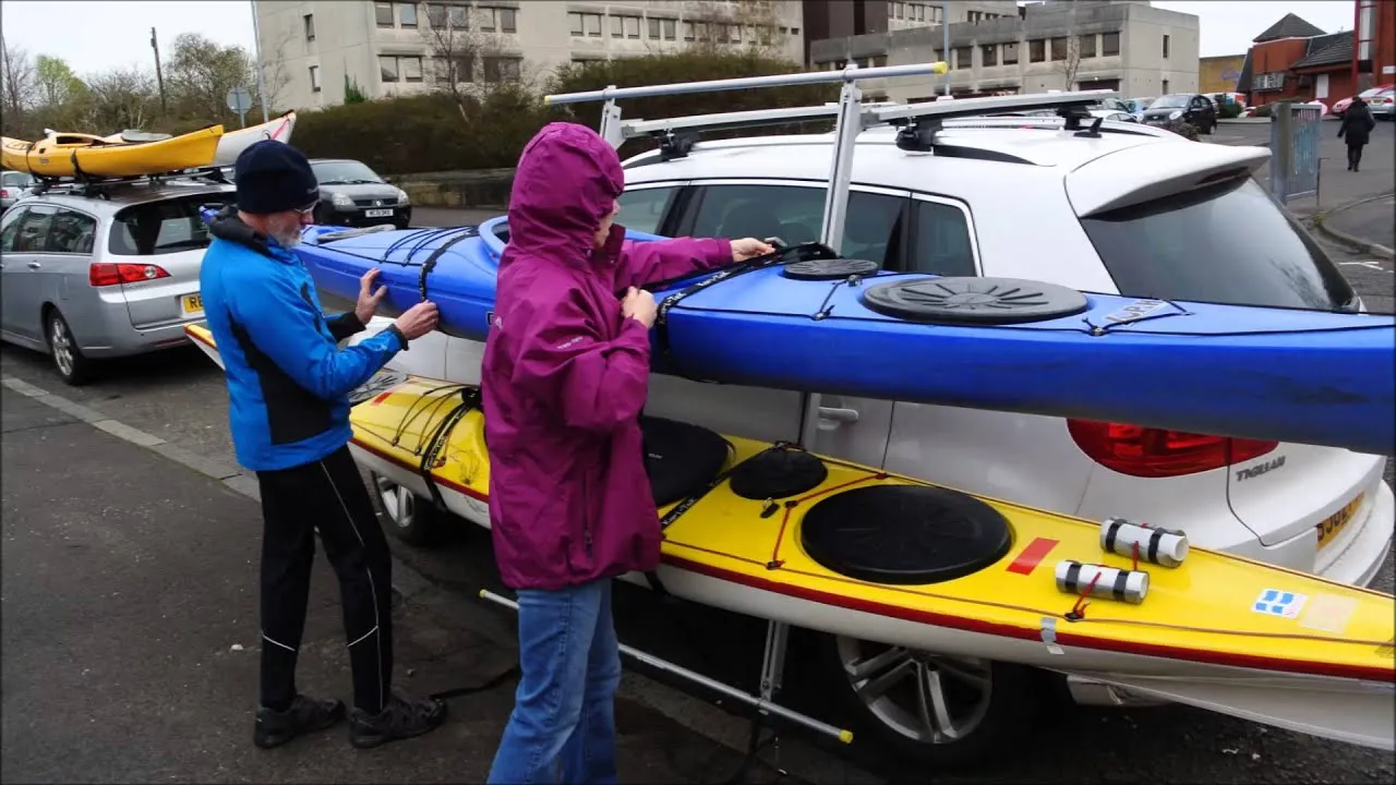 Jak przewieźć kajak bezpiecznie i wygodnie – sprawdzone metody