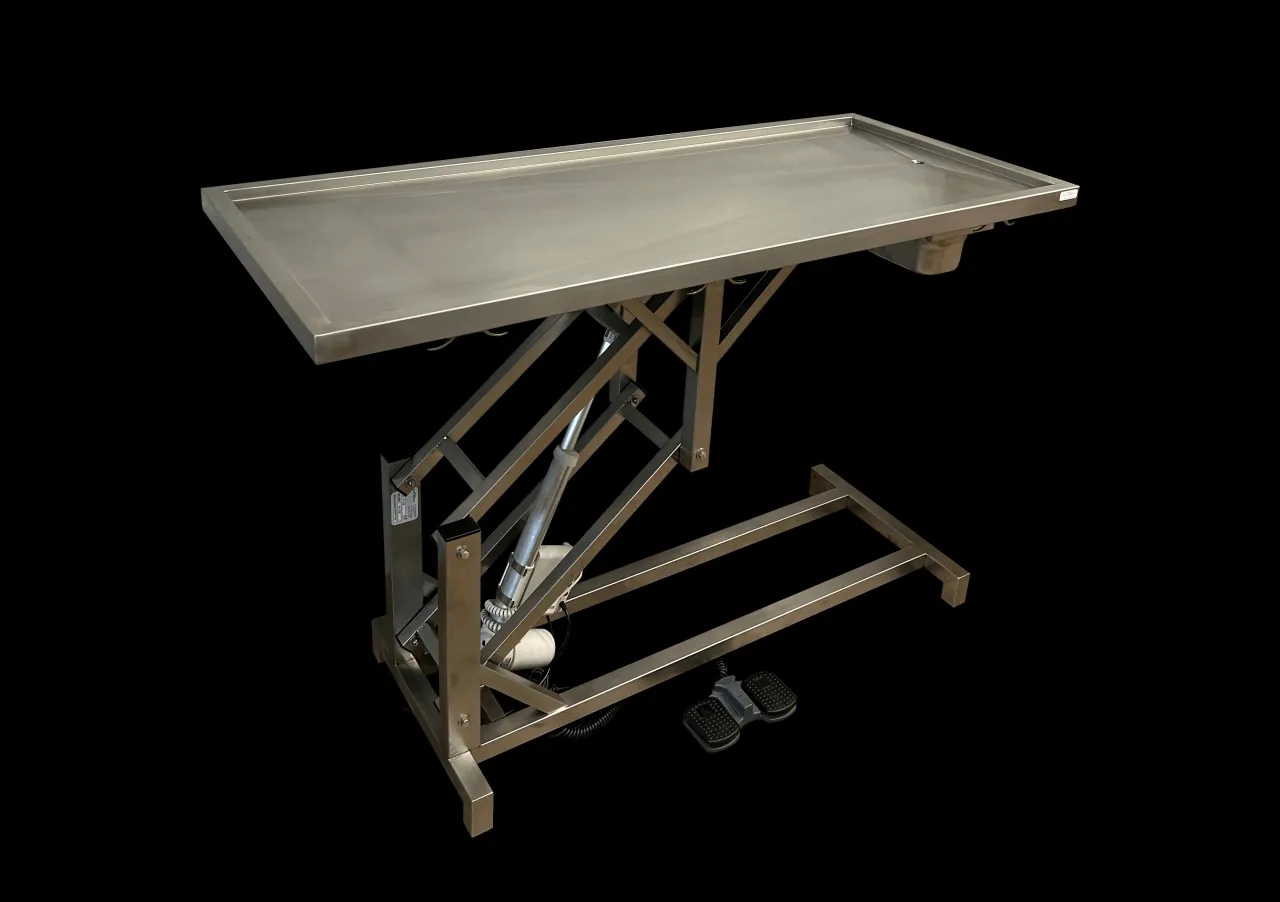 Stoły weterynaryjne na zamówienie – czym różni się producent od sklepu?