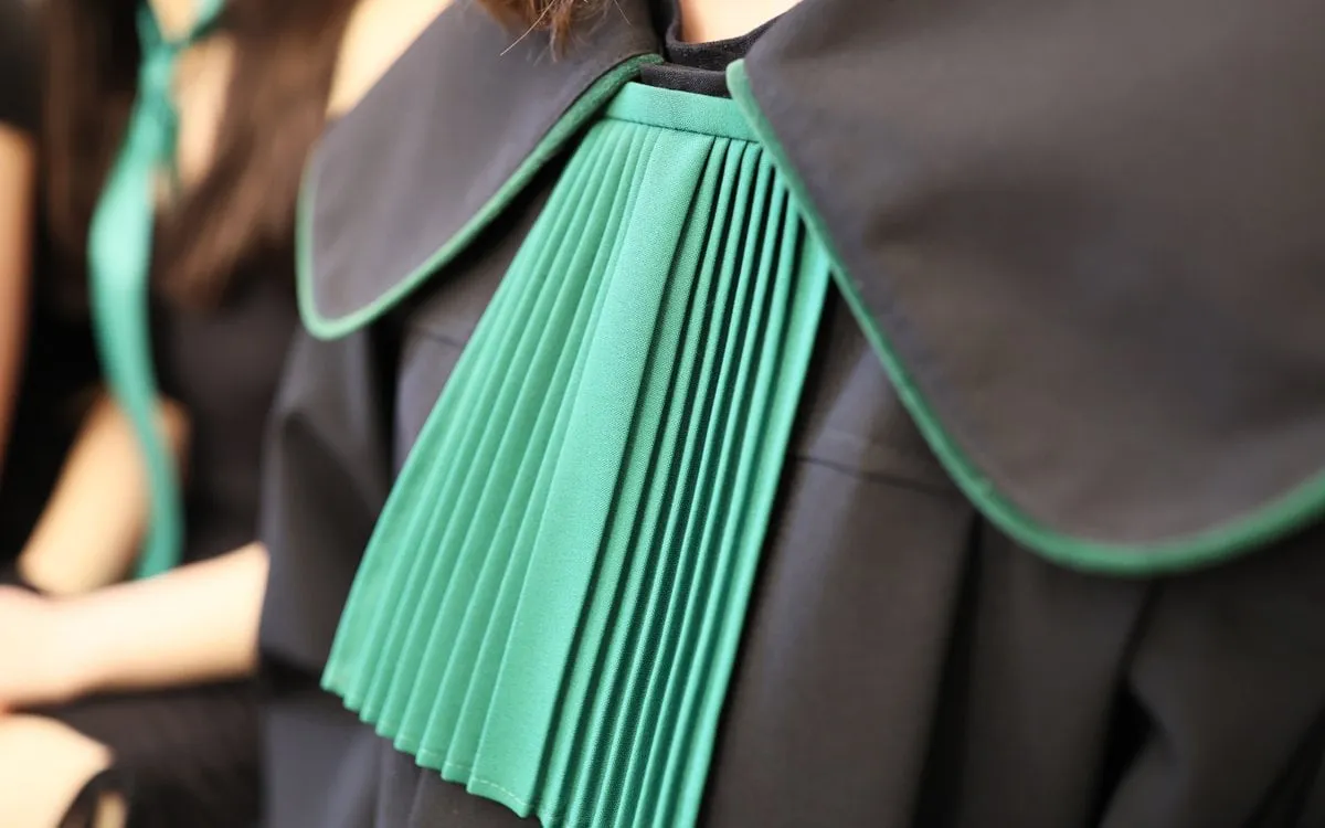 Czy adwokat niewykonujący zawodu może chodzić do sądu? Sprawdź prawdę