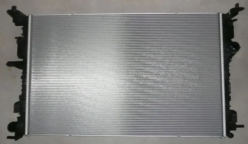 Dziurawa chłodnica objawy - jak rozpoznać problem i uniknąć kosztów