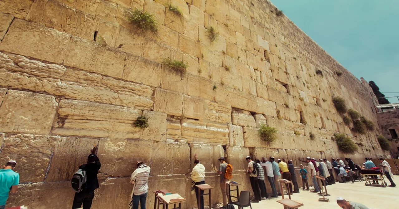 Co to i co tak naprawdę kryje Ściana Płaczu? Czy przyciąga miliony?